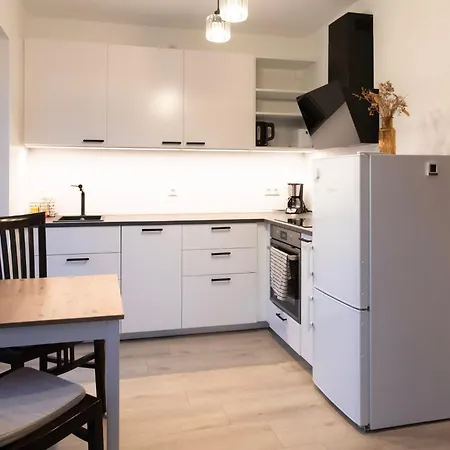 Zentrale Neubauwohnung In Lägenhet