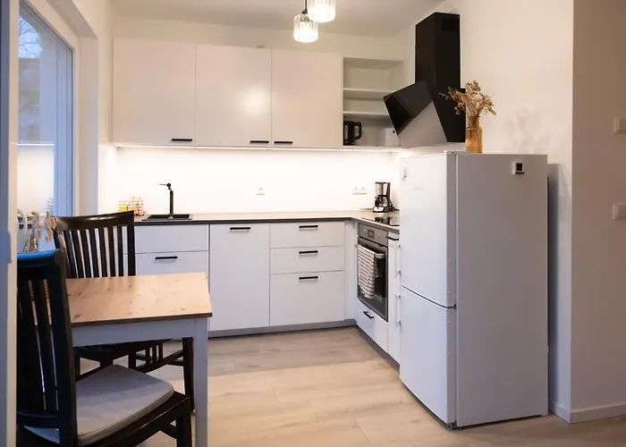 Zentrale Neubauwohnung In アパート