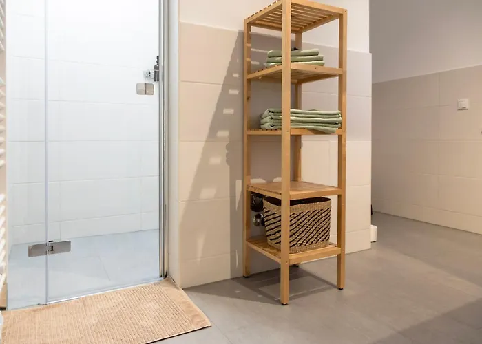 Zentrale Neubauwohnung In *